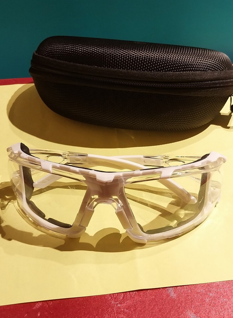 Clear Lens White Protective  Safety Glasses with Carry Case